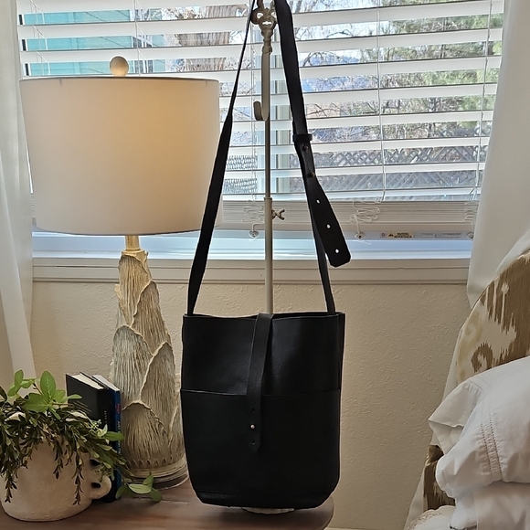 Black Leather Shoulder Bag From MAGNOLIA MARKET - Picture 1 of 8